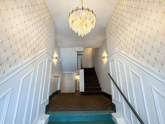 3rd image of 5754 Howe St #5758-3