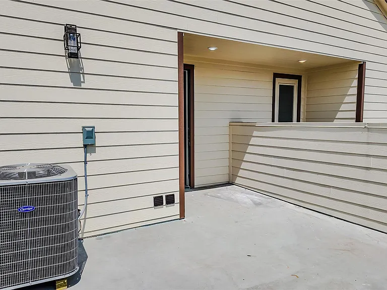 819 N Loop — Photo 45