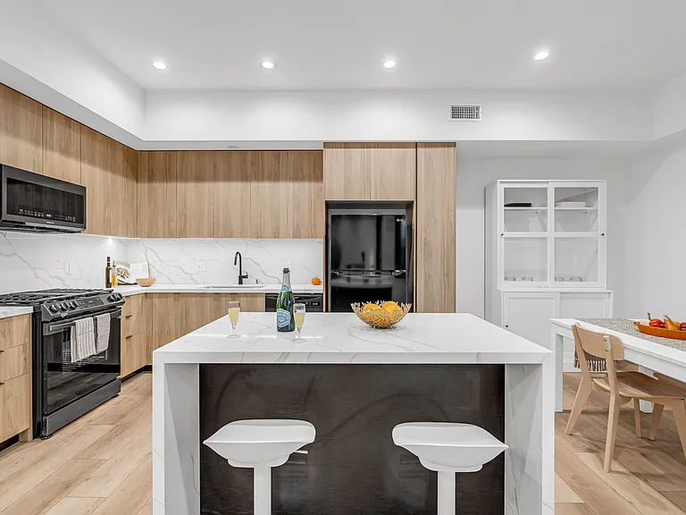 178 S Euclid Ave #310 — Photo 6