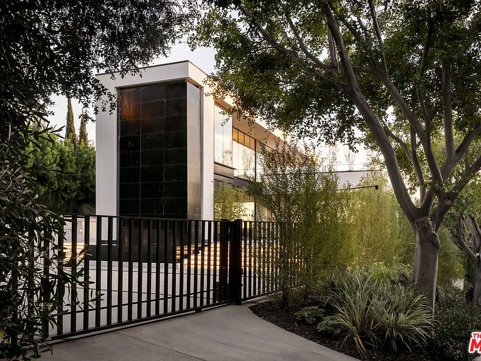 1210 Laurel Way, Beverly Hills, CA 90210 | MLS #26643465 | Zillow