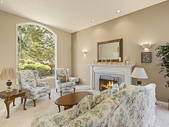 4th image of 501 NW Mawrcrest Pl