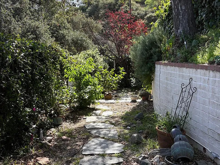 7036 Highcliff Trl — Photo 30