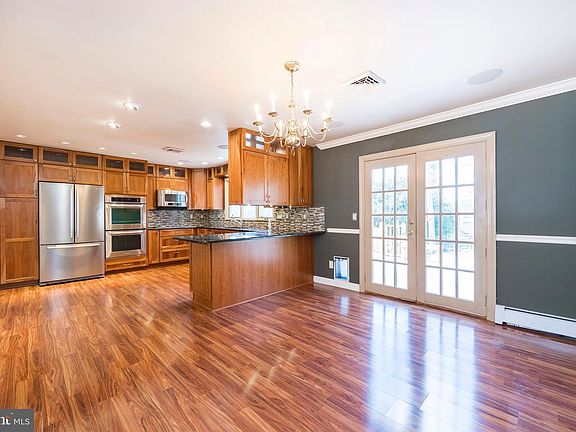 5th image of 10 Northwood Dr