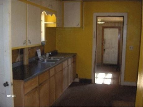 2nd image of 1630 Boles St