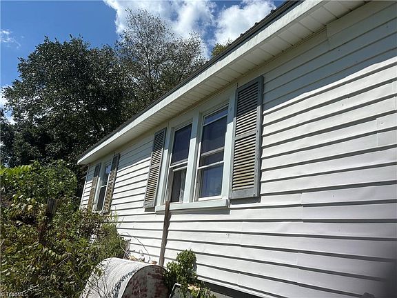 4th image of 2520 Windy Ridge Rd
