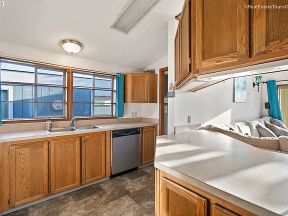 5th image of 1145 SW Cypress St Unit 24