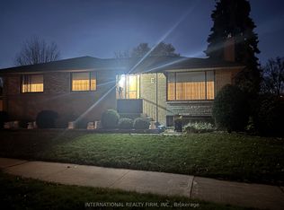 2 Tynevale Dr, Toronto, ON M9R2B4