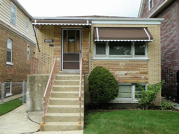 2nd image of 2620 N Mont Clare Ave