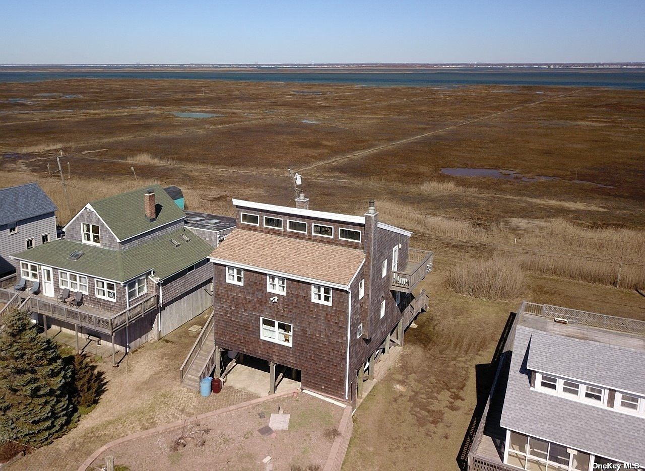 17 Cottage Walk, Gilgo Beach, NY 11702 Zillow