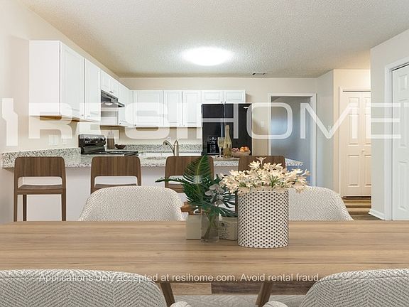 3rd image of 128 Cedar Bend Dr
