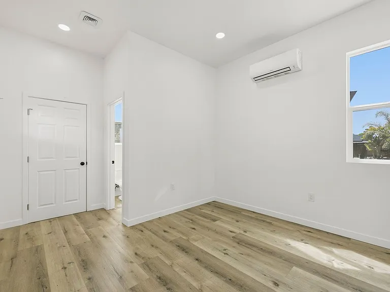 Combe Way Commons — Photo 12