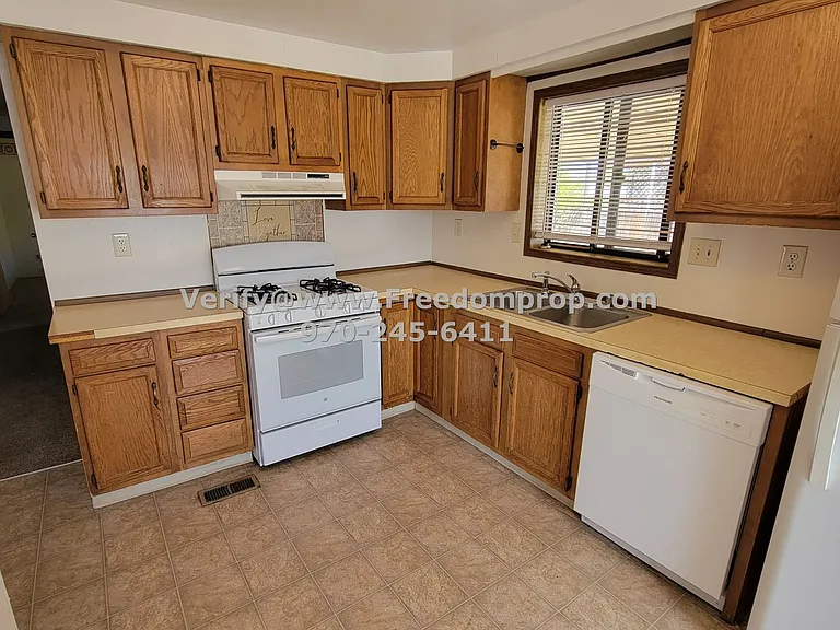 3080 Colorado Ave — Photo 3