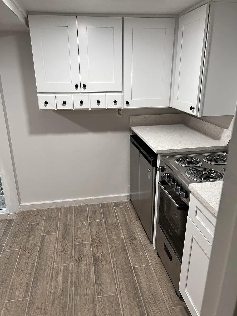 Building Photo - 611 E Plymouth Ave #2