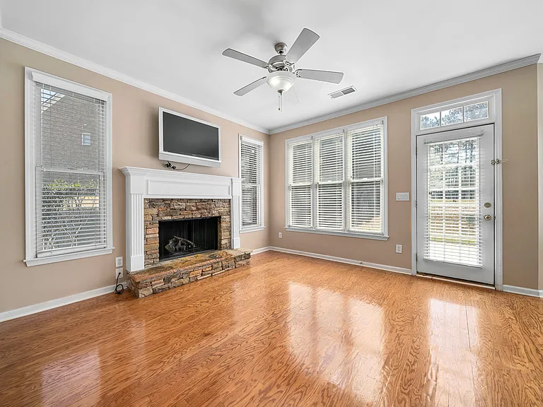 130 Candler Ct — Photo 17