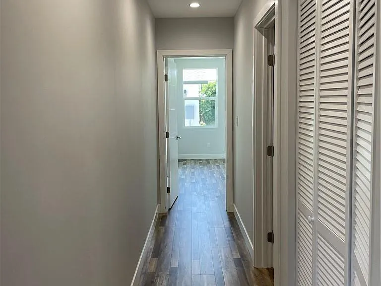 6824 Tobias Ave — Photo 7
