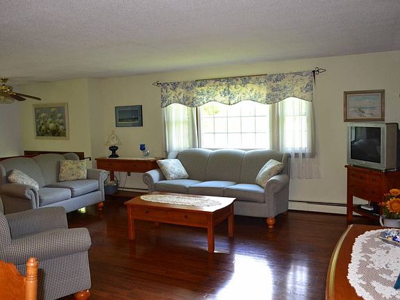 5th image of 15 Royal Ln
