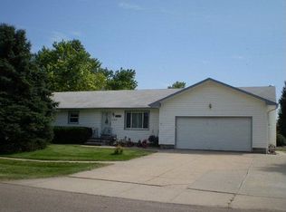 4035 Driftwood Dr, Grand Island, NE 68803