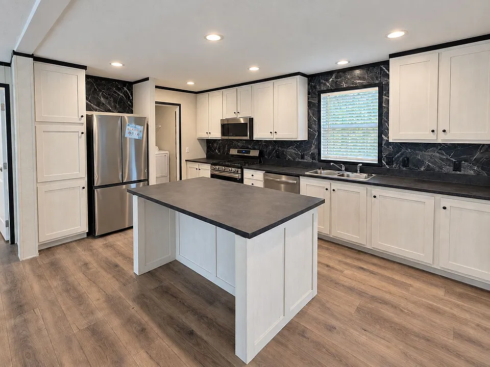 13 Hummingbird Dr #137