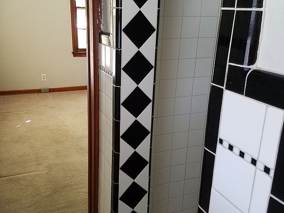 5th image of 852 Saint Clair St