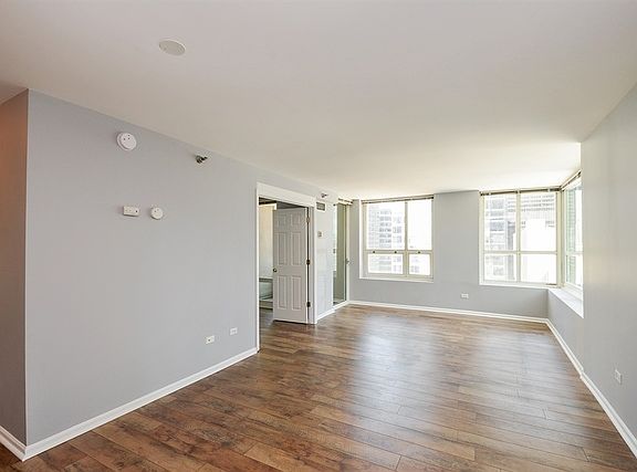 3rd image of 345 N La Salle Dr APT 3005