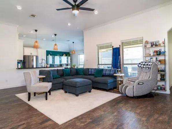 114 Cinnamon Ln, Lake Jackson, TX 77566