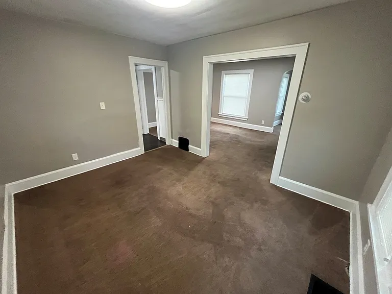1126 Ardmore Ave SW — Photo 5