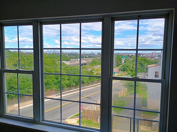 5th image of 347 Ridgewood Ave #2