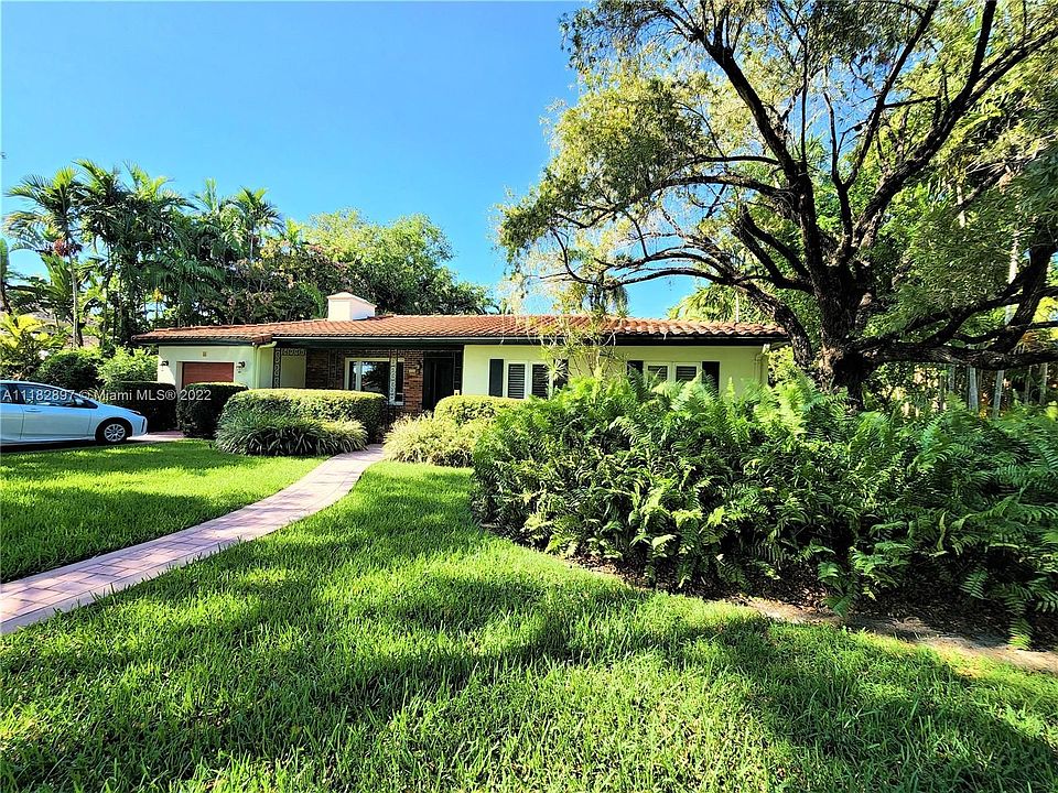 1st image of 829 Catalonia Ave