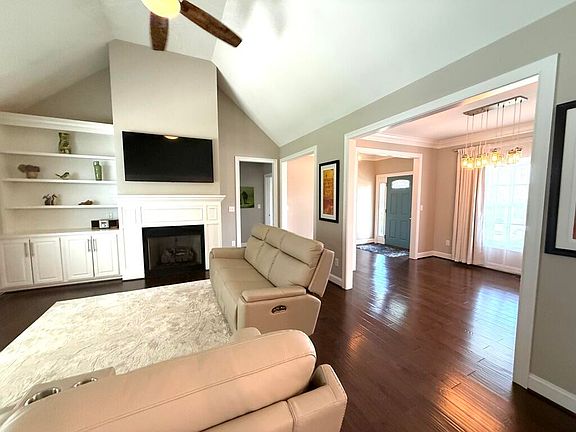 5th image of 275 Runnymeade Dr
