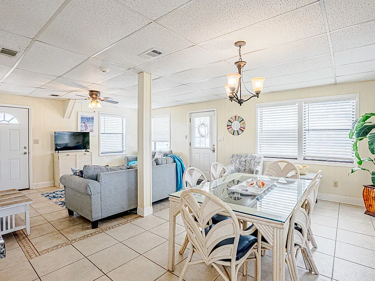 405 Dolphin St #B — Photo 8