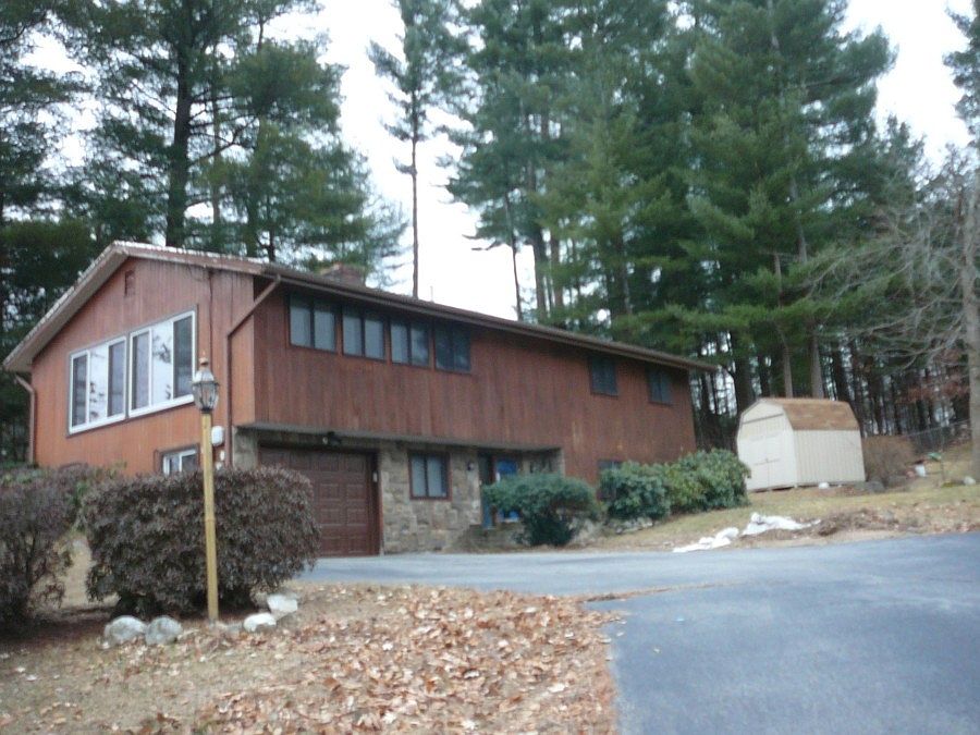 1st image of 4 Monias Dr