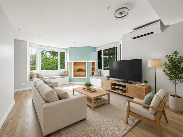 122 Lakewood Dr, Vancouver, BC V5L 4L3