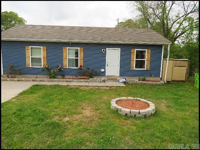 306 Barnes St — Photo 2