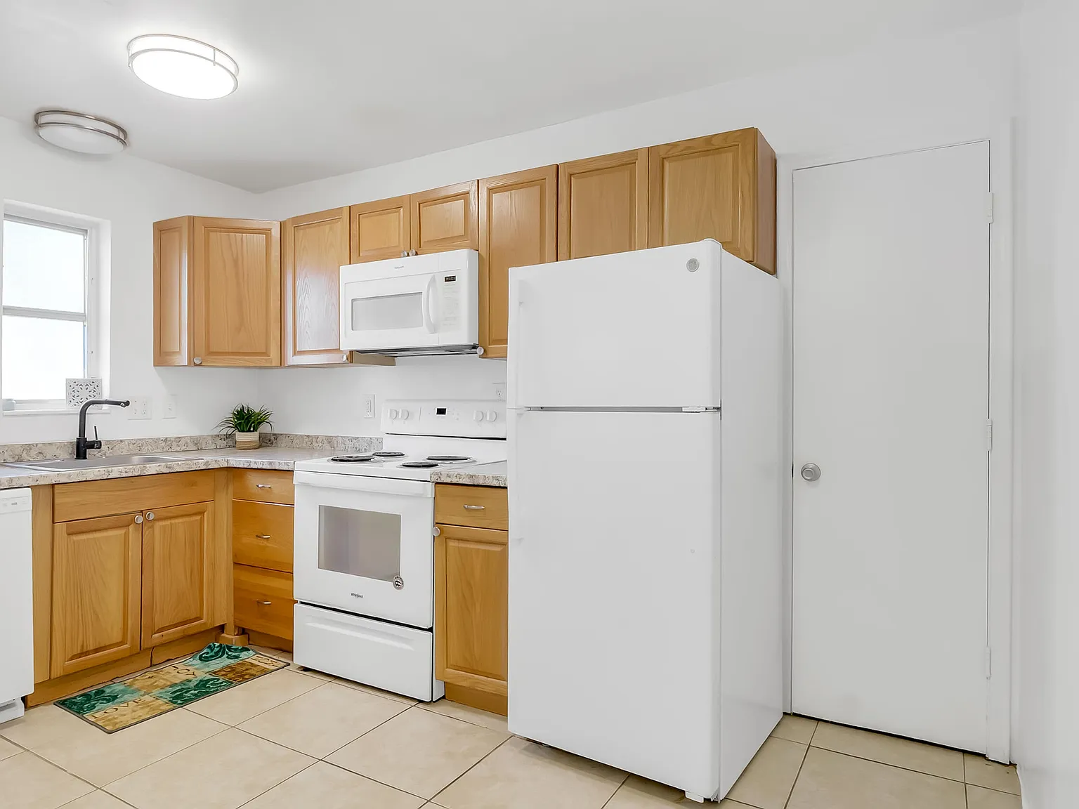 2 bed, 2.0 bath, 900 sqft, $1,960 — Photo 2
