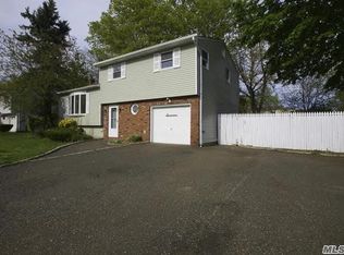 17 Fiesta Dr, Centereach, NY 11720