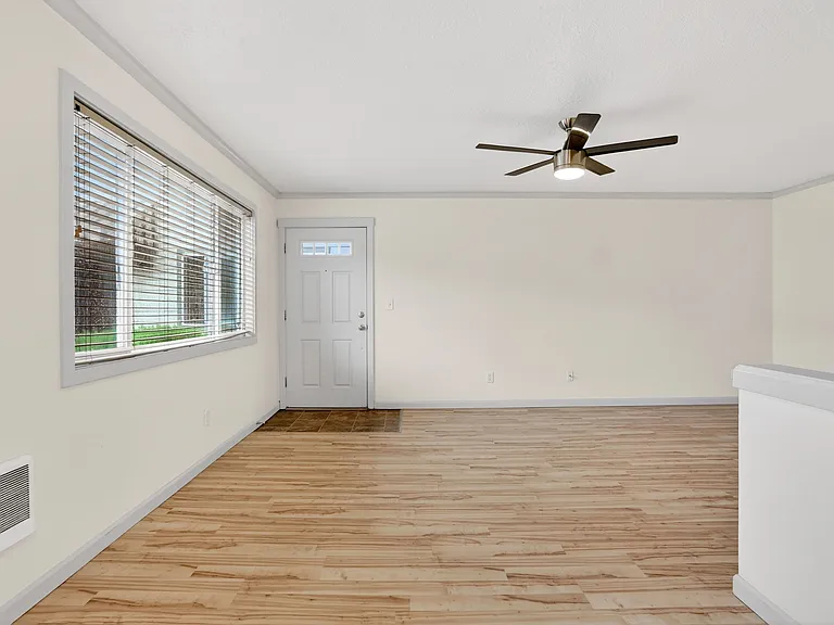 8950 N Kellogg St #15 — Photo 7