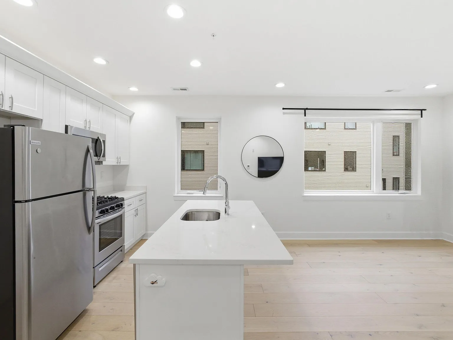 2 bed, $1,650 — Photo 4