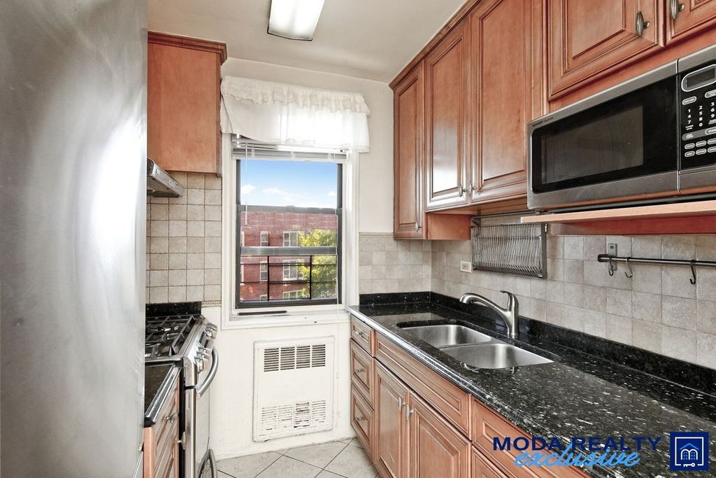4 Bed 2 Bath Property, New York • 1,600 Sq Ft