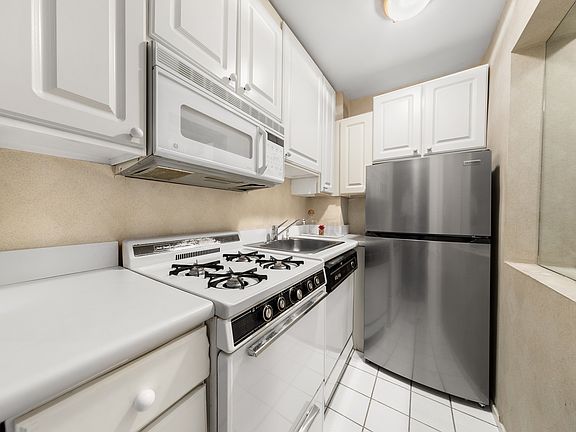 5th image of 425 E 63rd St APT E3b