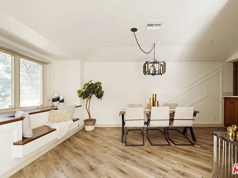 272 N Chester Ave #101 — Photo 9