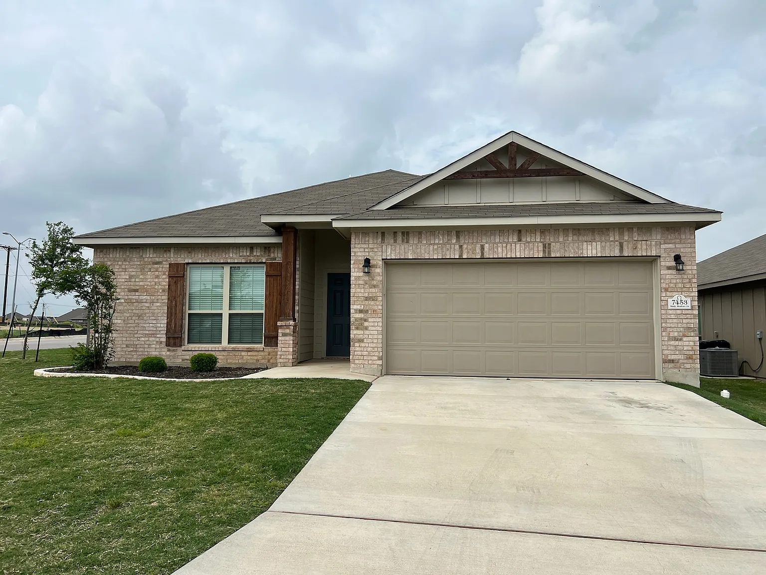 3 bed, 1480 sqft, $1,750 — Photo 1