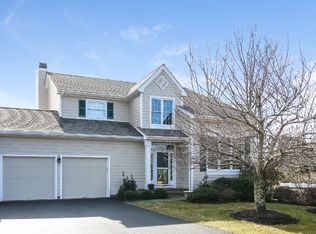 37 Weavers Hl, Mount Kisco, NY 10549