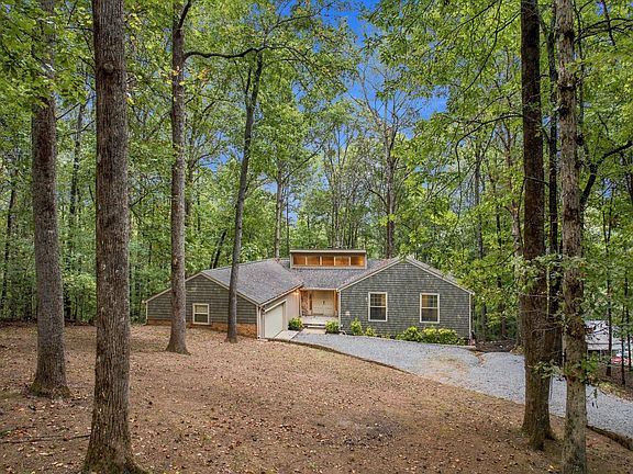 3rd image of 114 Carpenter Rd