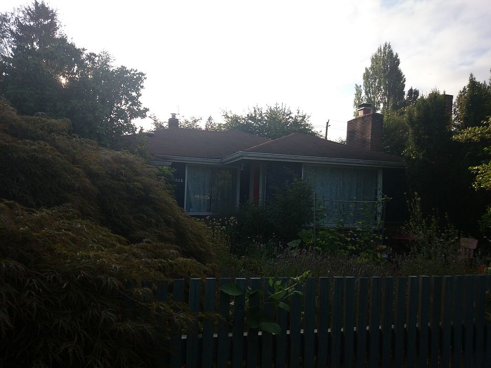 2nd image of 9708 Phinney Ave N