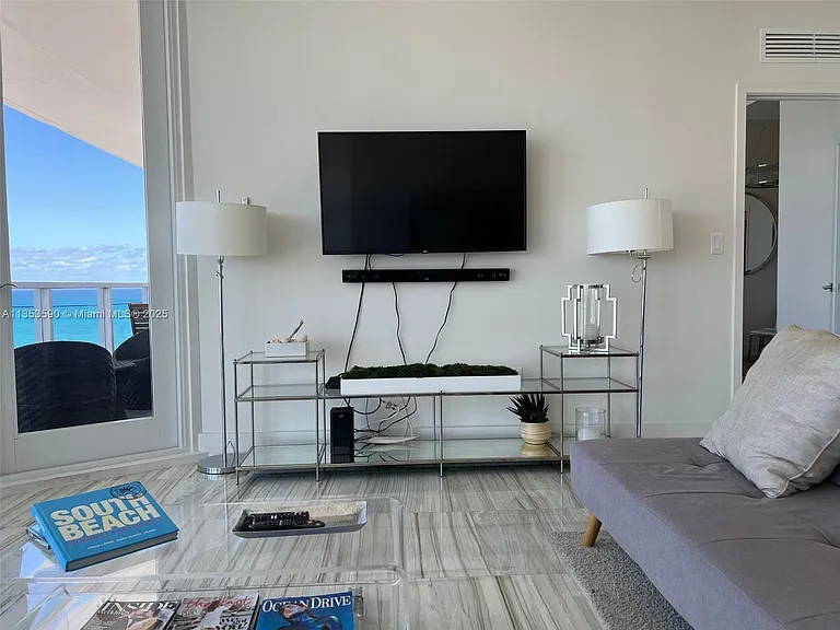100 Lincoln Rd #Penthouse 9 — Photo 8