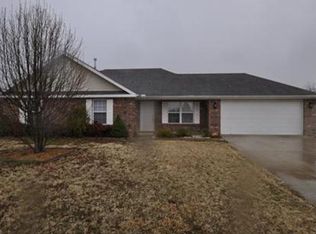 185 E Rob St, Farmington, AR 72730