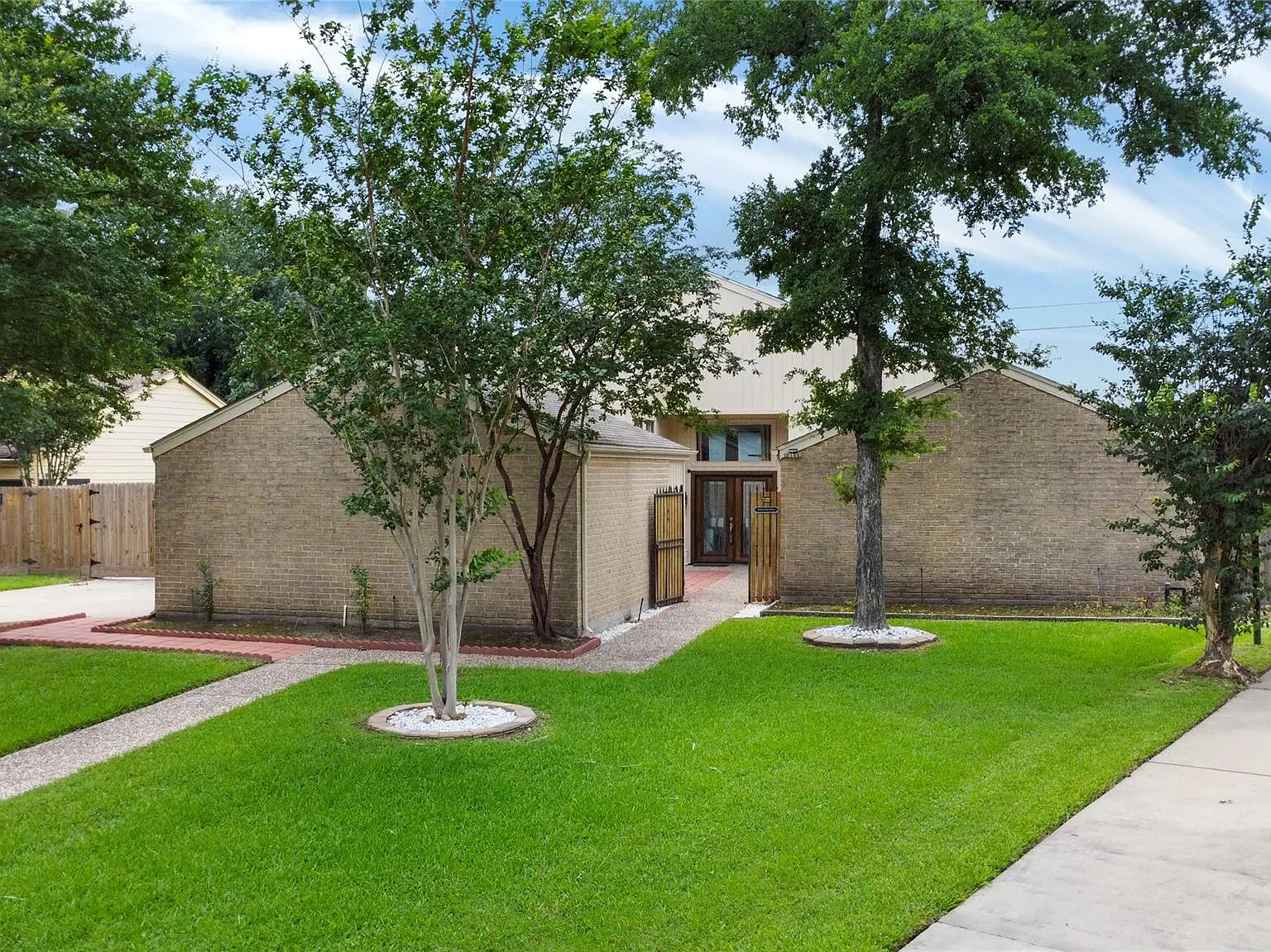 4 bed, 3.0 bath, 2870 sqft, $3,500 — Photo 2