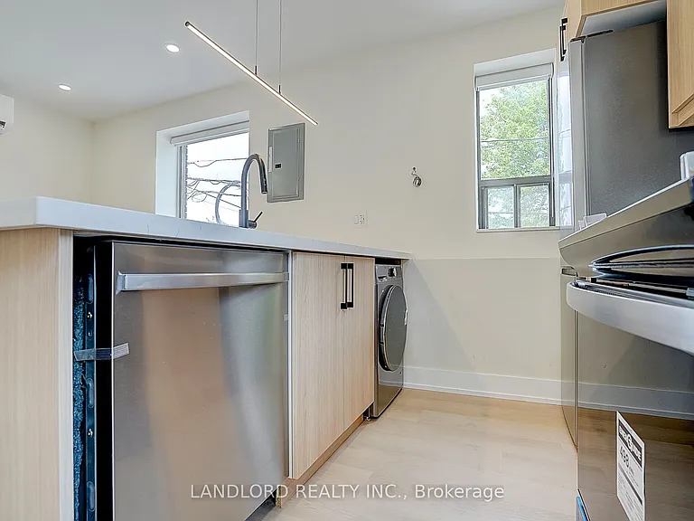 240 Durie St #201 — Photo 17
