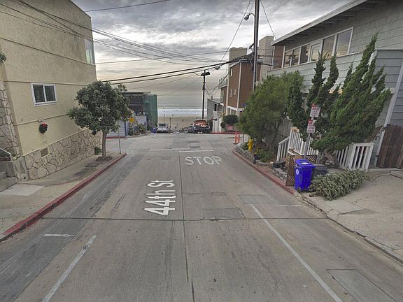 2nd image of 122 44th St #1/2