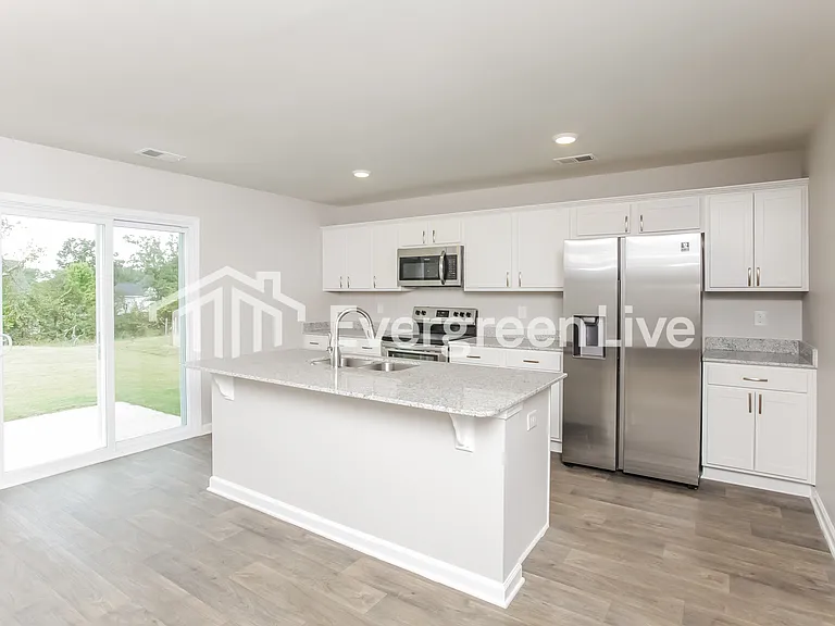 805 Vanguard St — Photo 5